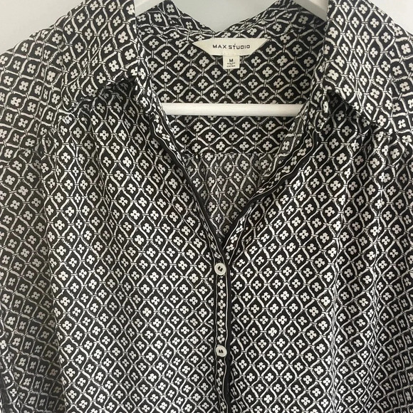 Max Studio 3/4 Button Down Geometric Blue White Blouse Size Medium - Picture 5 of 7